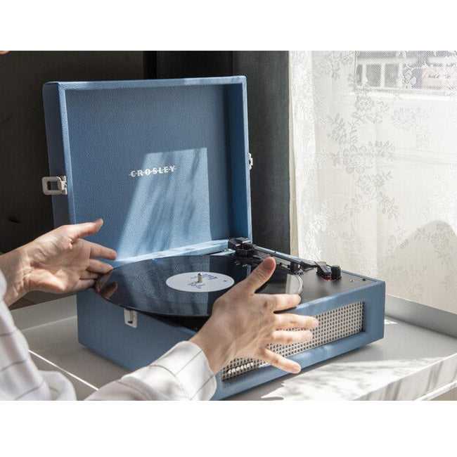 Crosley Voyager Bluetooth Record Player with Built-in Speakers | 3-Speed Turntable | Various Colours CR8017B-1 Turntable Audio Tech Crosley TechMeOut.ie